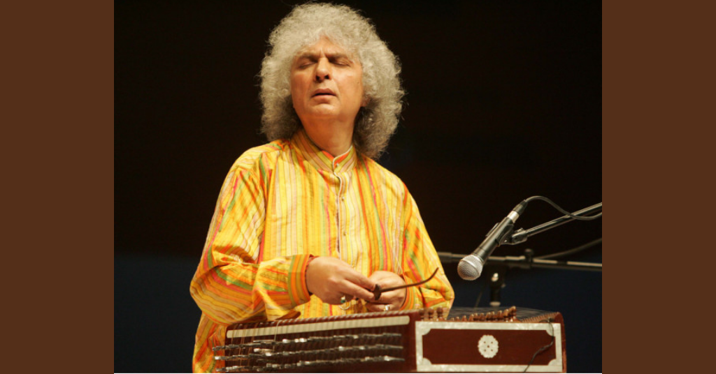 Pandit Shiv Kumar Sharma playing santoor